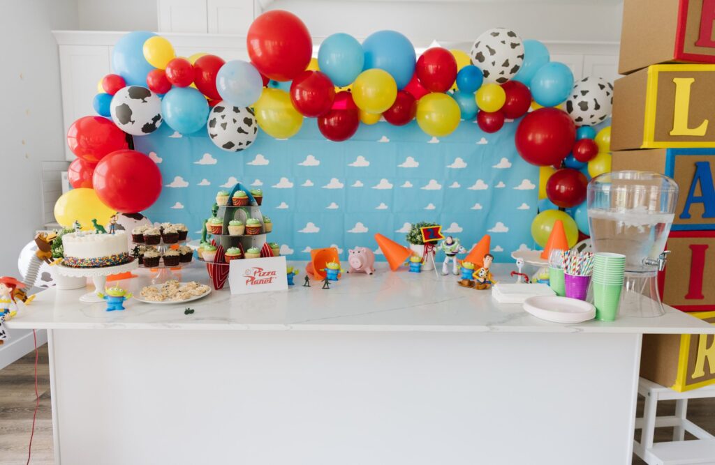 toy story balloon garland decor with Andy's Room inspired party backdrop
